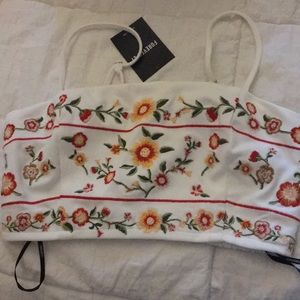White crop top embroidered